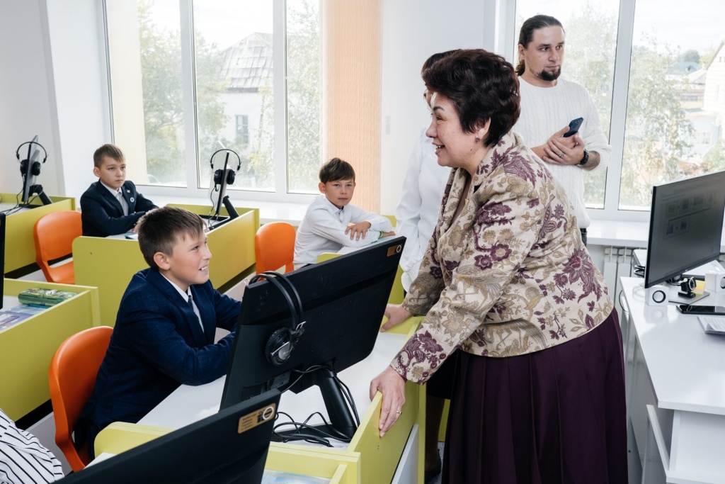 Тірек мектептегі заманауи компьютерлік кабинет